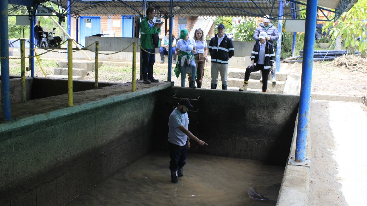 Poco a poco vuelve el agua en Altavista, Medellín: impulsan recuperación de acueductos rurales recuperacion-acueductos-altavista-tras-emergencias-lluvias-medellin