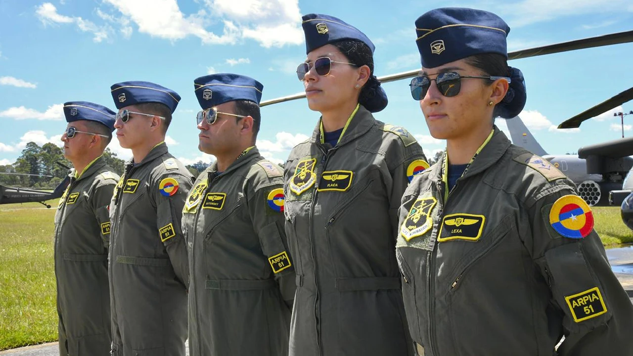 regresa-show-aereo-equipo-arpia-51-fuerza-aerea-en-feria-aeronautica