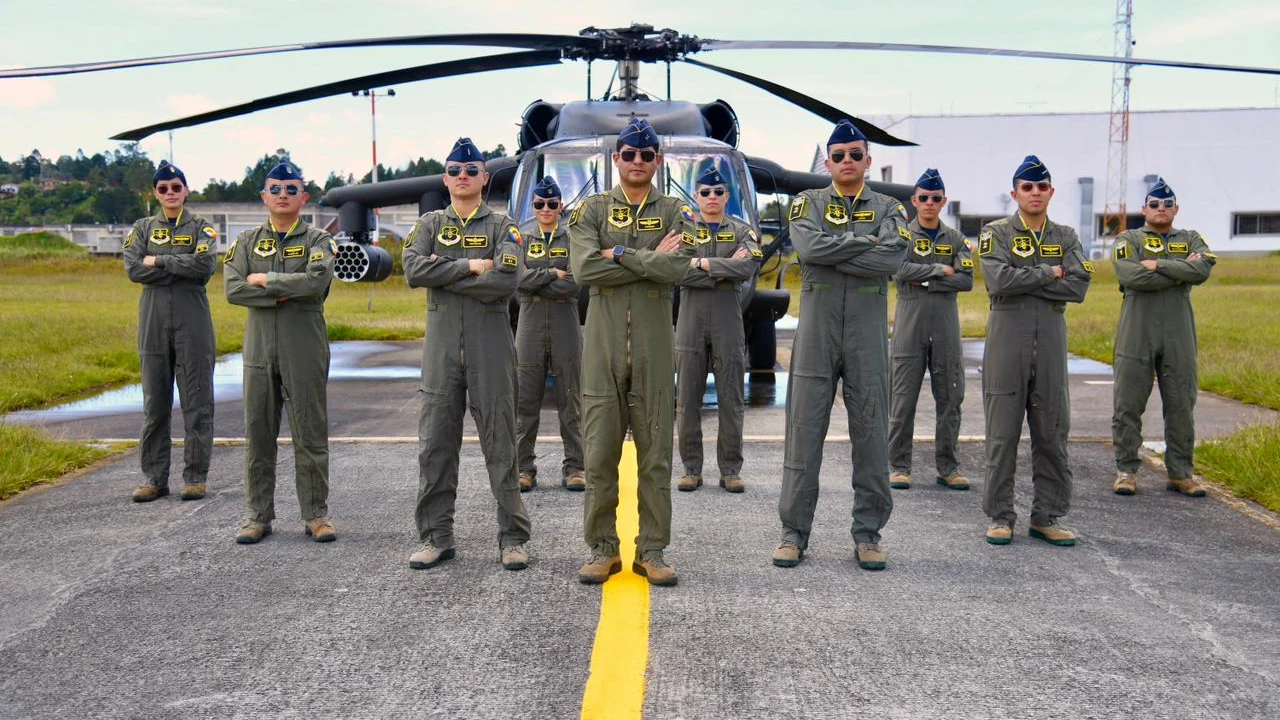 regresa-show-aereo-equipo-arpia-51-fuerza-aerea-en-feria-aeronautica3