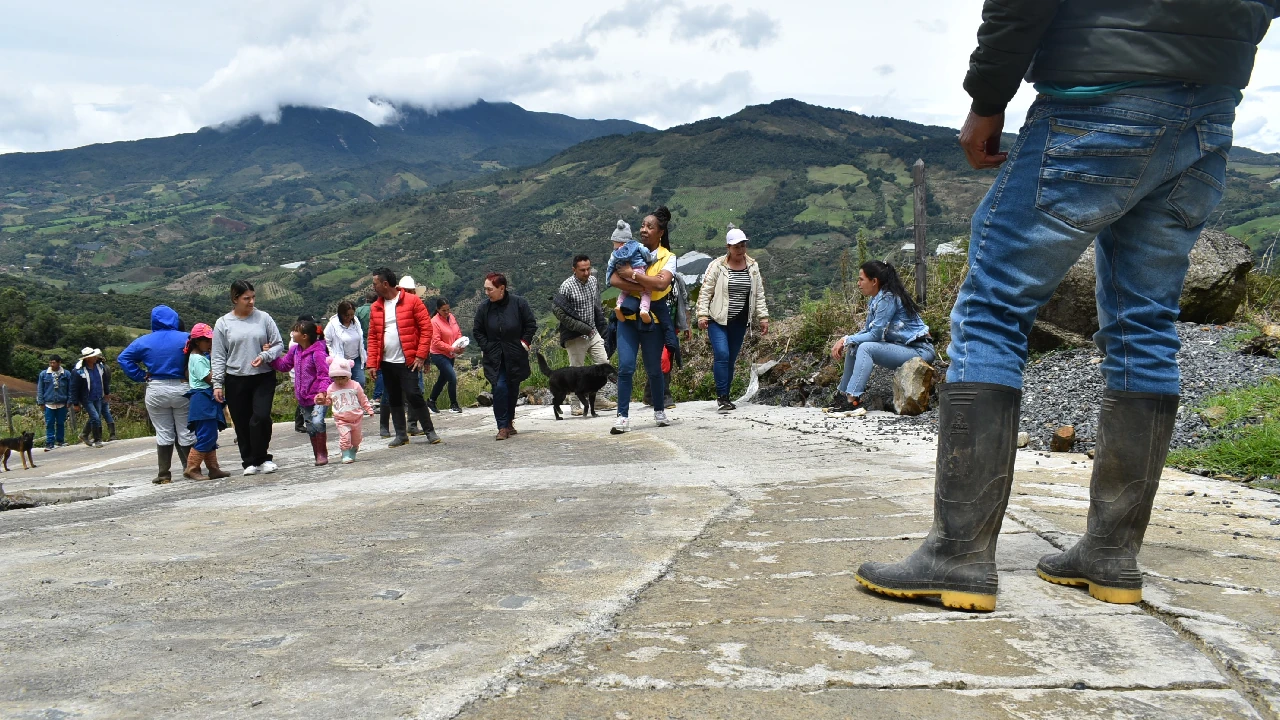 retorno-campesinos-desplazados-veredas-municipio-sonson2