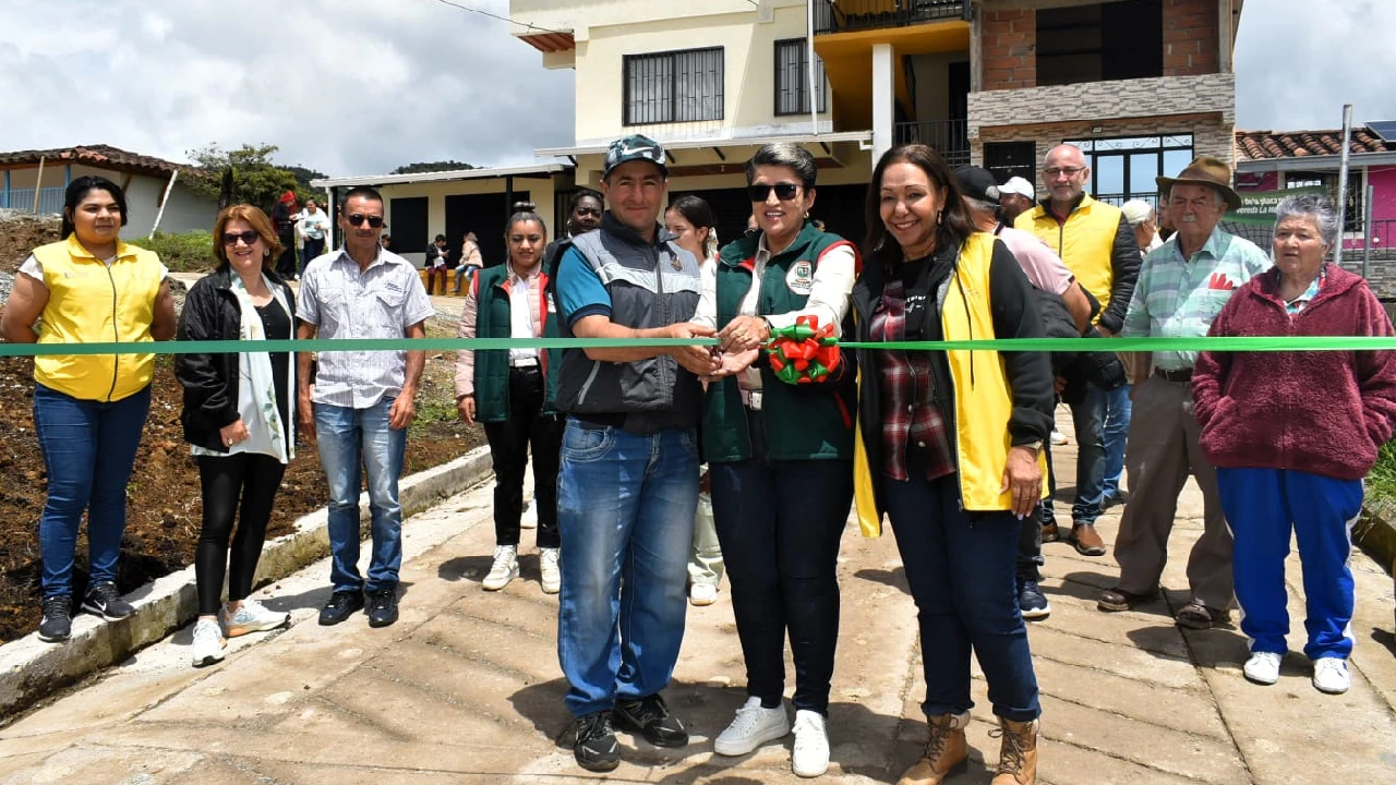 Del dolor al renacer: comunidades de El Peñol retornan a sus tierras tras el conflicto armado retorno-familias-elpeñol-victimas-conflicto-armado