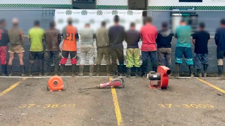 Capturan a 14 personas durante operativo contra explotación minera en Girardota