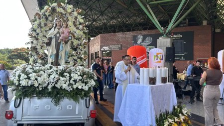Conductores recorrieron Medellín en caravana en honor a la Virgen del Carmen