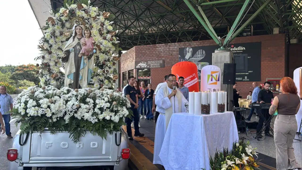 Conductores recorrieron Medellín en caravana en honor a la Virgen del Carmen