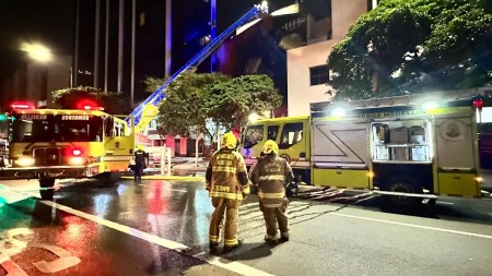 ¡Atención! Evacúan a pacientes tras incendio en clínica del centro de Medellín