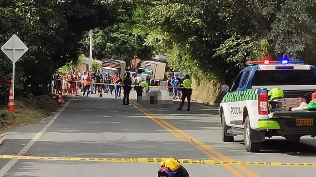Una persona falleció tras ser atropellada por una moto en la vía Bolombolo – Santa Fe de Antioquia