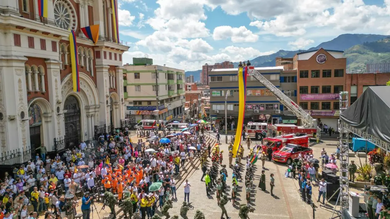 Bello conmemora la independencia de Colombia con homenajes y desfiles