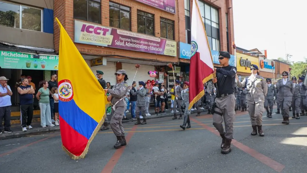 Bello conmemora la independencia de Colombia con homenajes y desfiles