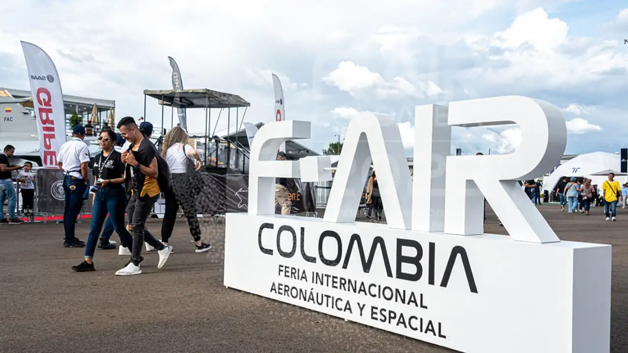 Alcaldía de Medellín participa en feria aeronáutica con proyectos de innovación y tecnología
