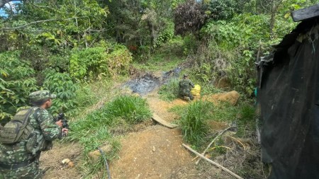 Ejército destruyó un laboratorio para producir cocaína en zona rural de Copacabana Ejército destruyó un laboratorio para producir cocaína en zona rural de Copacabana