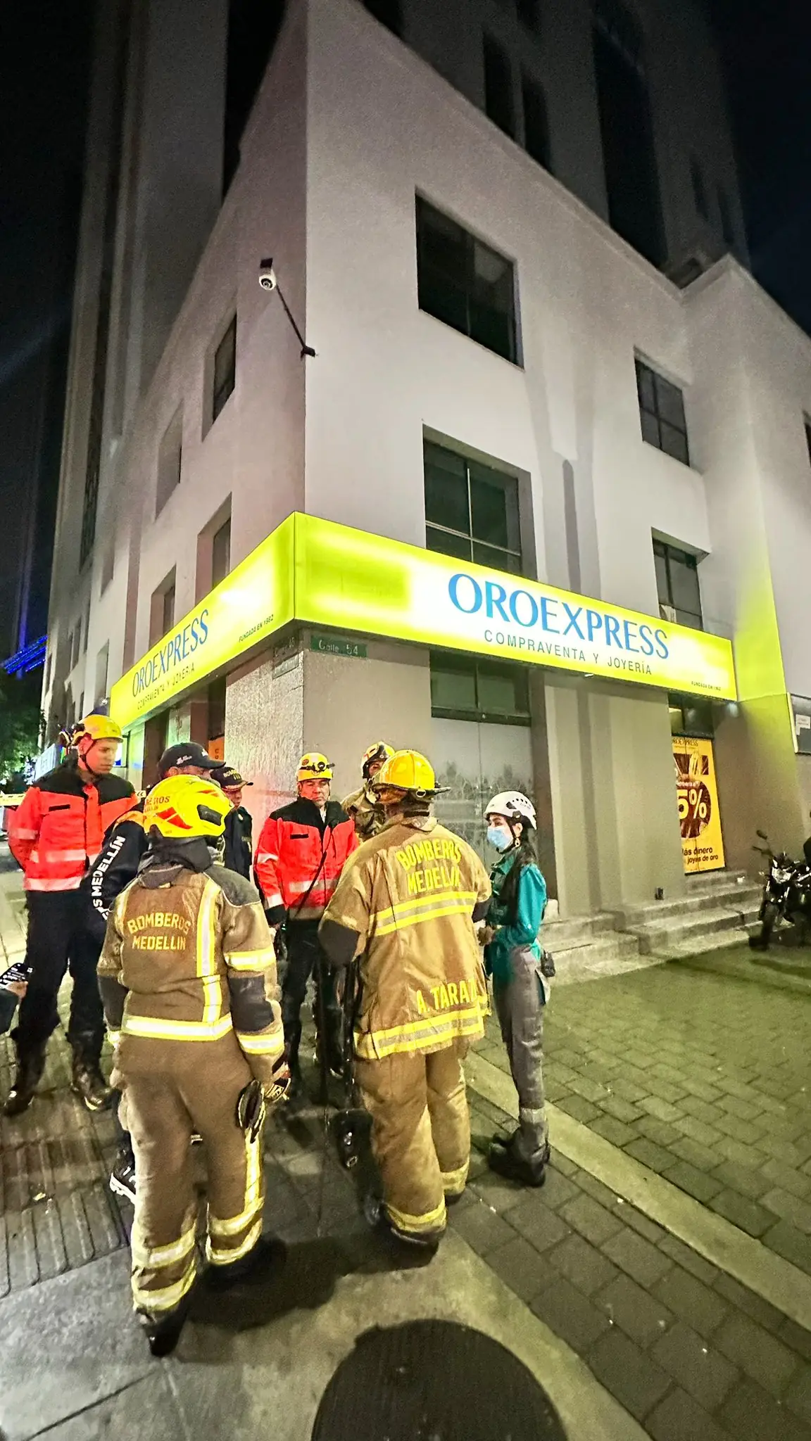 ¡Atención! Evacúan a pacientes tras incendio en clínica del centro de Medellín