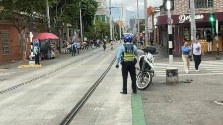 Incrementan los controles a vehículos que invaden los carriles del Metroplús y el tranvía