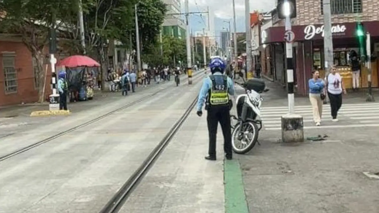 Incrementan los controles a vehículos que invaden los carriles del Metroplús y el tranvía