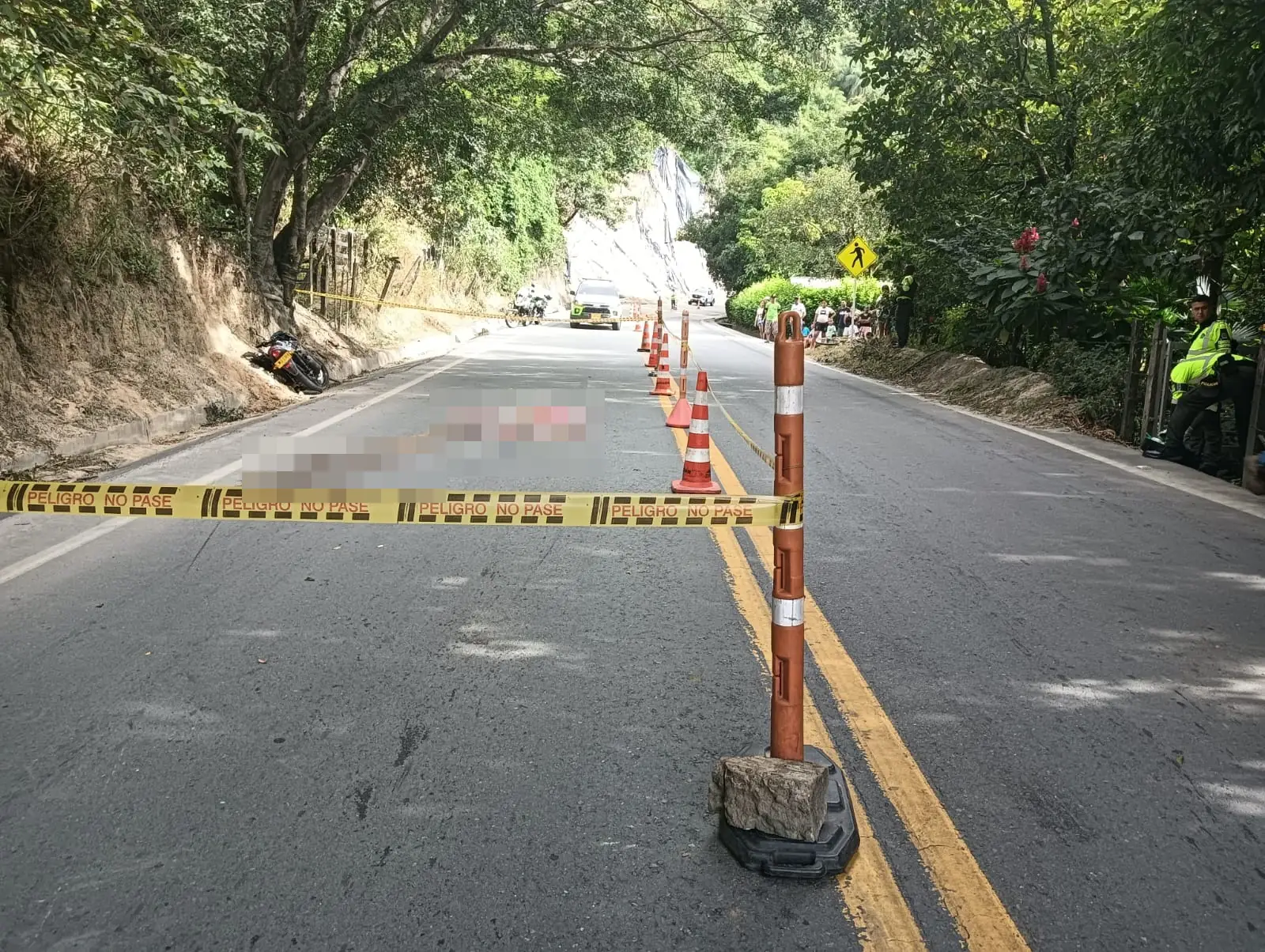 Una persona falleció tras ser atropellada por una moto en la vía Bolombolo – Santa Fe de Antioquia