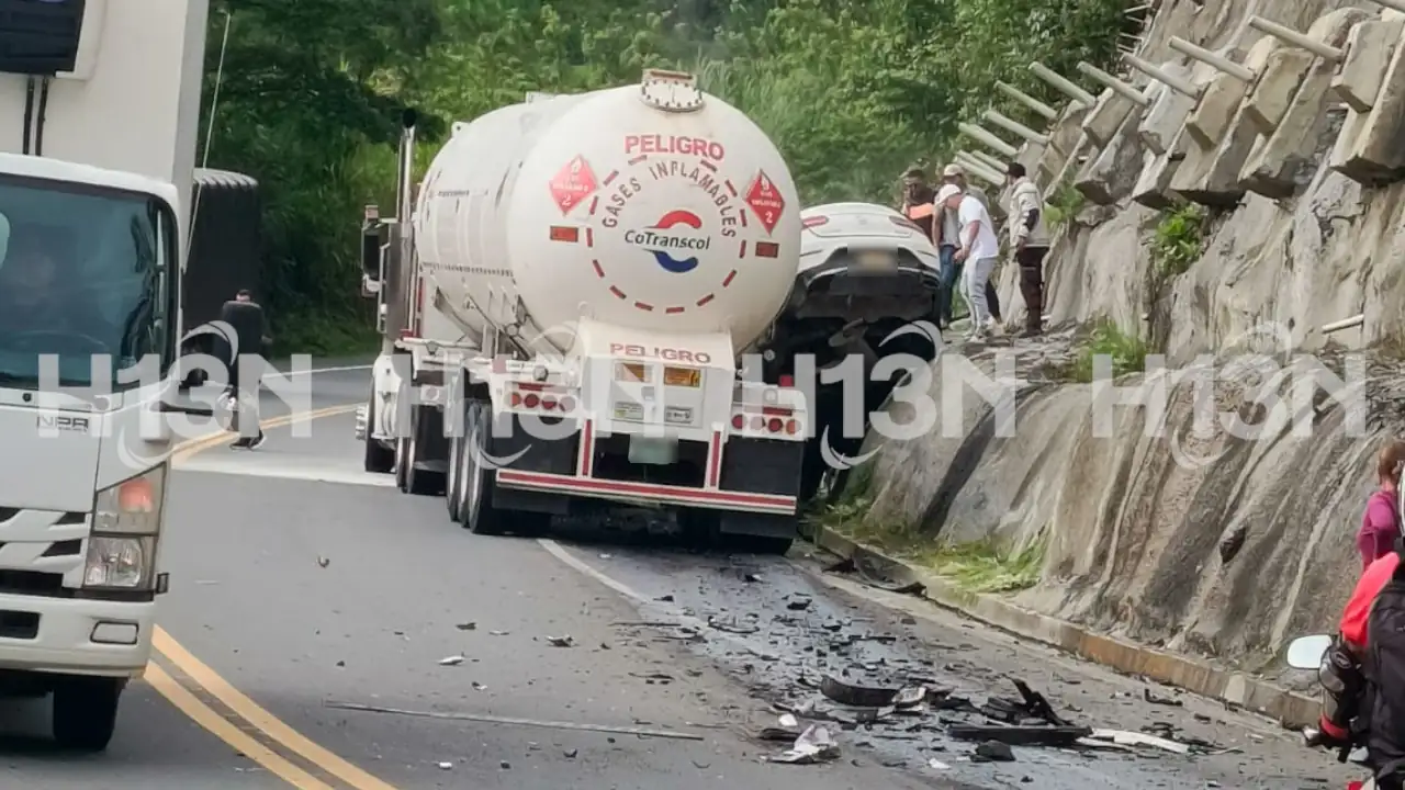 Impactante choque en la vía Medellín -Urabá terminó con la vida de una persona