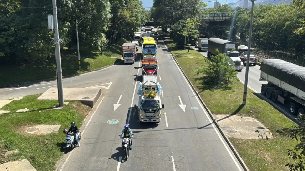 Conductores recorrieron Medellín en caravana en honor a la Virgen del Carmen