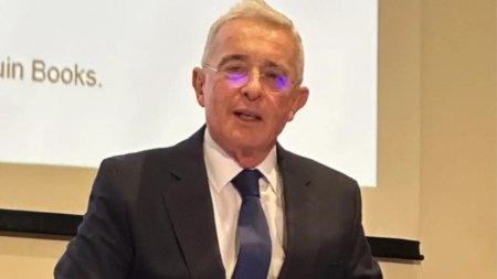 Álvaro Uribe confirma que no será candidato a la vicepresidencia en 2026