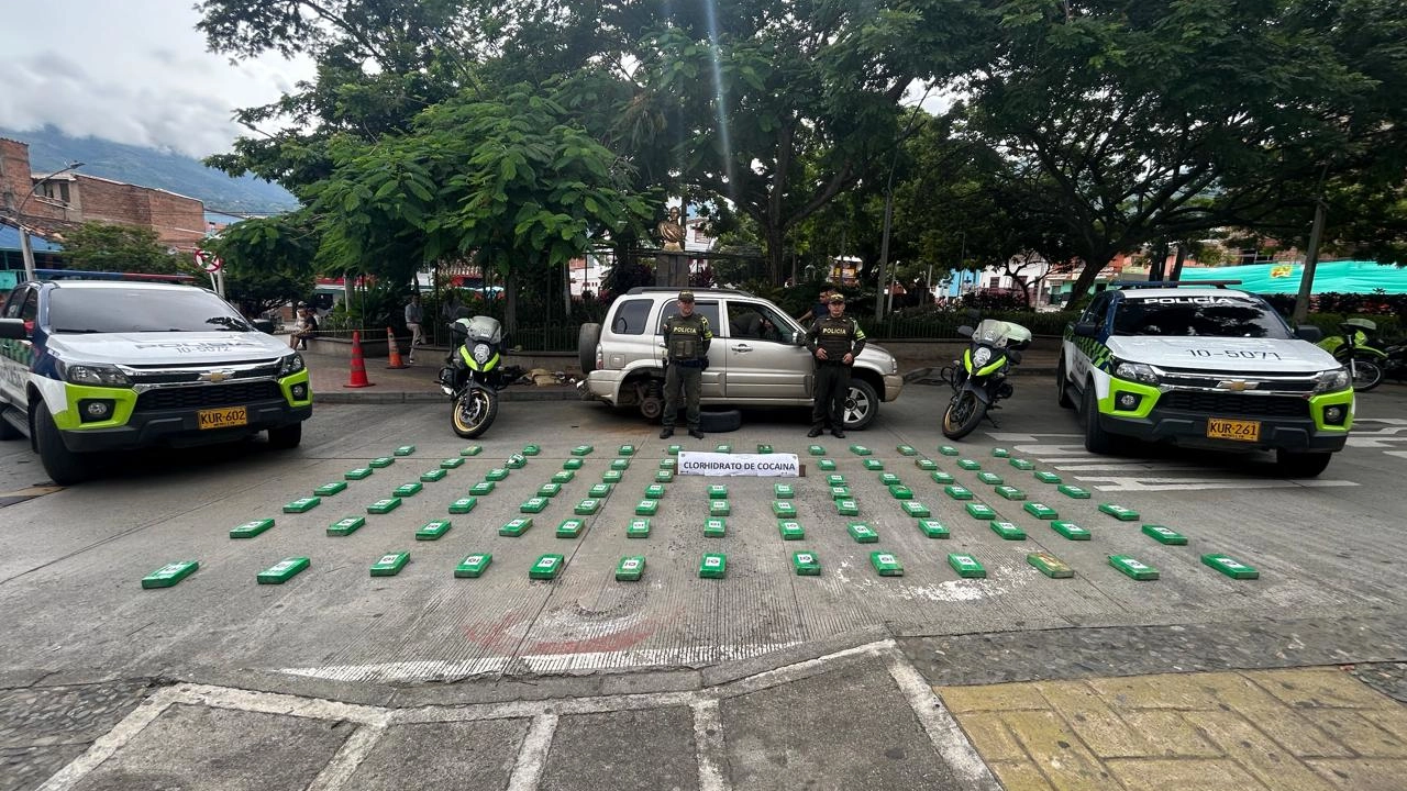 ¡Iban camuflados en un Campero! Policía Nacional incautó 91 kilos de cocaína ocultos en una caleta 1 ¡Iban camuflados en un Campero! Policía Nacional incautó 91 kilos de cocaína ocultos en una caleta