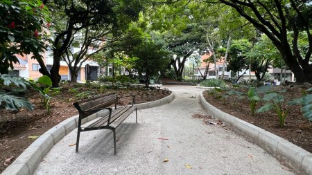 ¡Más avances! Medellín transforma su espacio público con 430 intervenciones en barrios populares Cuadrillas-Parques-medellin