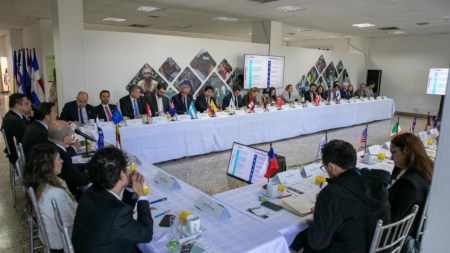 Registraduría presenta a comunidad internacional medidas para blindar elecciones de 2025 y 2026 Cuero diplomatico