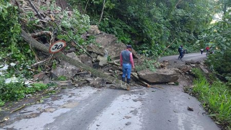 ¡Ojo! Se registra derrumbe en vía a la represa de Ituango en el sector “El Bombillo” Derrumbe
