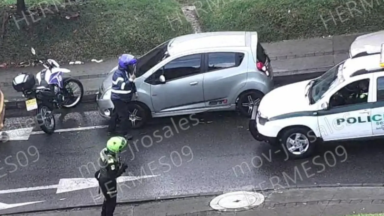 En Medellín, las autoridades encontraron a dos conductores que chocaron a motociclistas y huyeron