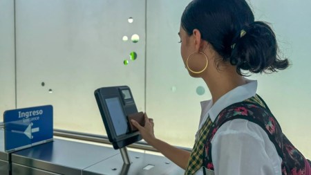 ¡Una gran ayuda! Estudiantes de colegios oficiales de Medellín tienen descuento exclusivo en el Metro, ¿ya sabía? Estudiantes Descuento transporte