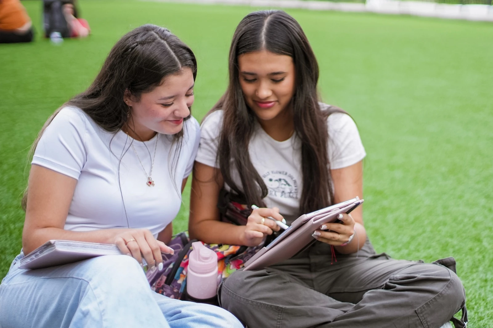 ¡160 son adultos mayores! 11.803 personas se forman en habilidades digitales gracias a la Ciudadela Digital 1 Habilidades digitales 2
