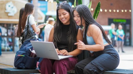 ¡160 son adultos mayores! 11.803 personas se forman en habilidades digitales gracias a la Ciudadela Digital Habilidades digitales