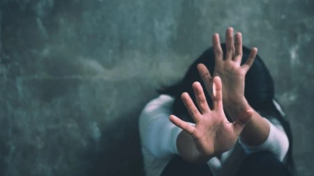 Hallaron a una mujer degollada en la vía que conecta Caucasia con Zaragoza