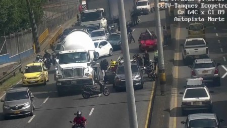 ¡Pilas! Incidente cerca de los tanques de Ecopetrol genera taco en la Autopista Norte
