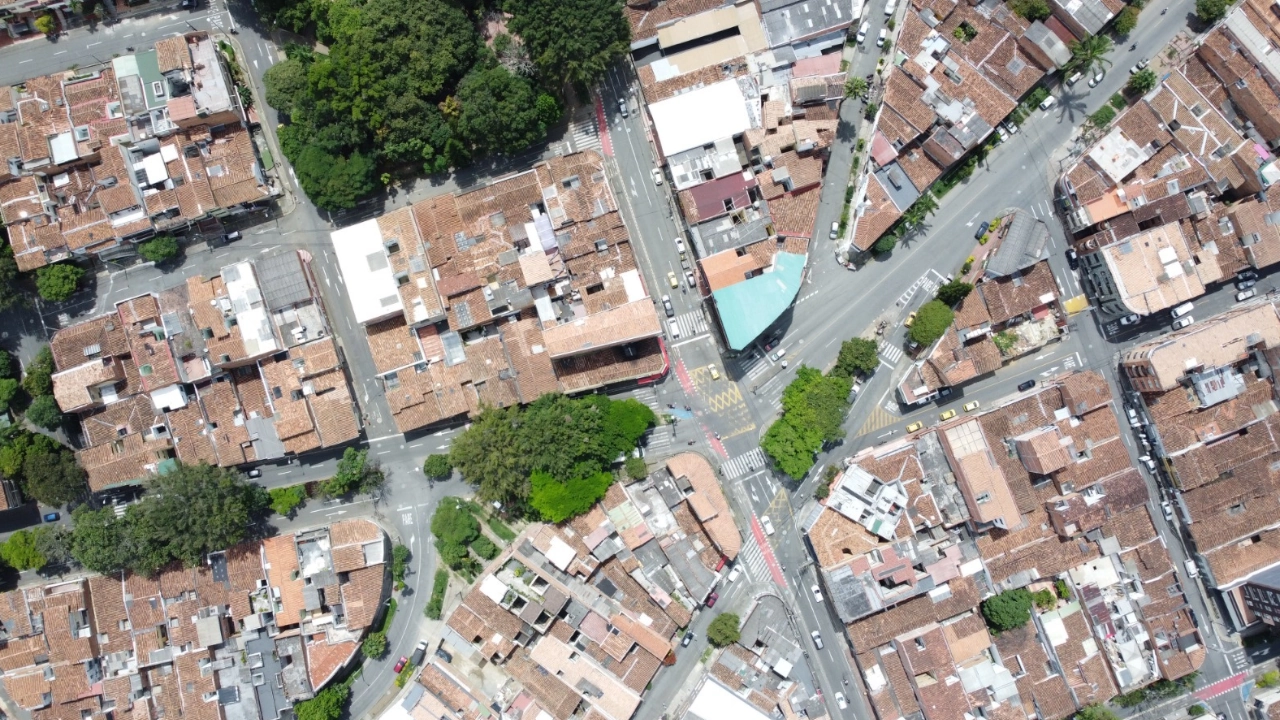 ¡$8.000 millones en contratos! Alcaldía de Medellín licita proyectos viales y de mitigación para mejorar la ciudad Infraestructura