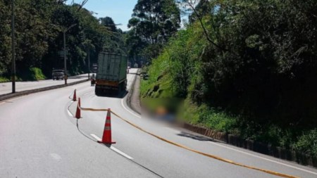 ¡Lamentable! Un joven falleció, al parecer, cuando practicaba gravity bike en la autopista Medellín-Bogotá Joven-Copacabana