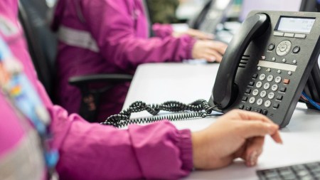 Línea 123 ha atendido a más de 2.400 mujeres víctimas de violencia en Medellín en 2025 LineaDeLaMujer