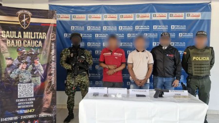 Operativo en Caucasia deja dos capturados señalados de pertenecer a Los Caparros Operativo en Caucasia deja dos capturados señalados de pertenecer a Los Caparros