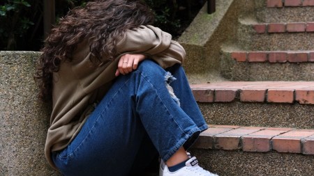 Fea - estudio revela el impacto de la fealdad en mujeres