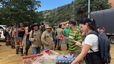 atencion-familias-afectadas-emergencia-santodomingo-medellin1