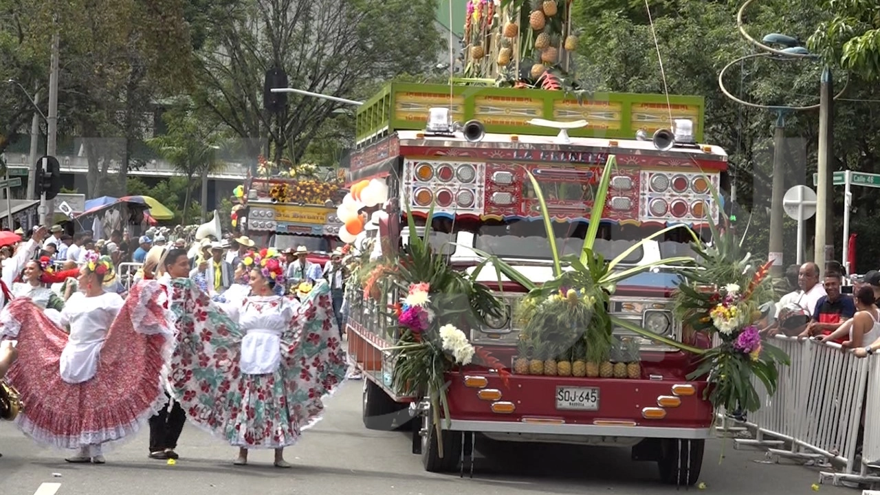 Desfile Chivas y Flores 2025: Tradición sobre ruedas que conecta el alma montañera 1 Desfile Chivas y Flores 2025: Tradición sobre ruedas que conecta el alma montañera