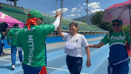 Medellín lleva la experiencia a escena: 100 adultos mayores competirán en los Juegos Nacionales e Internacionales delegacion-medellin-adultos-mayores-juegos-nacional-internacionales2