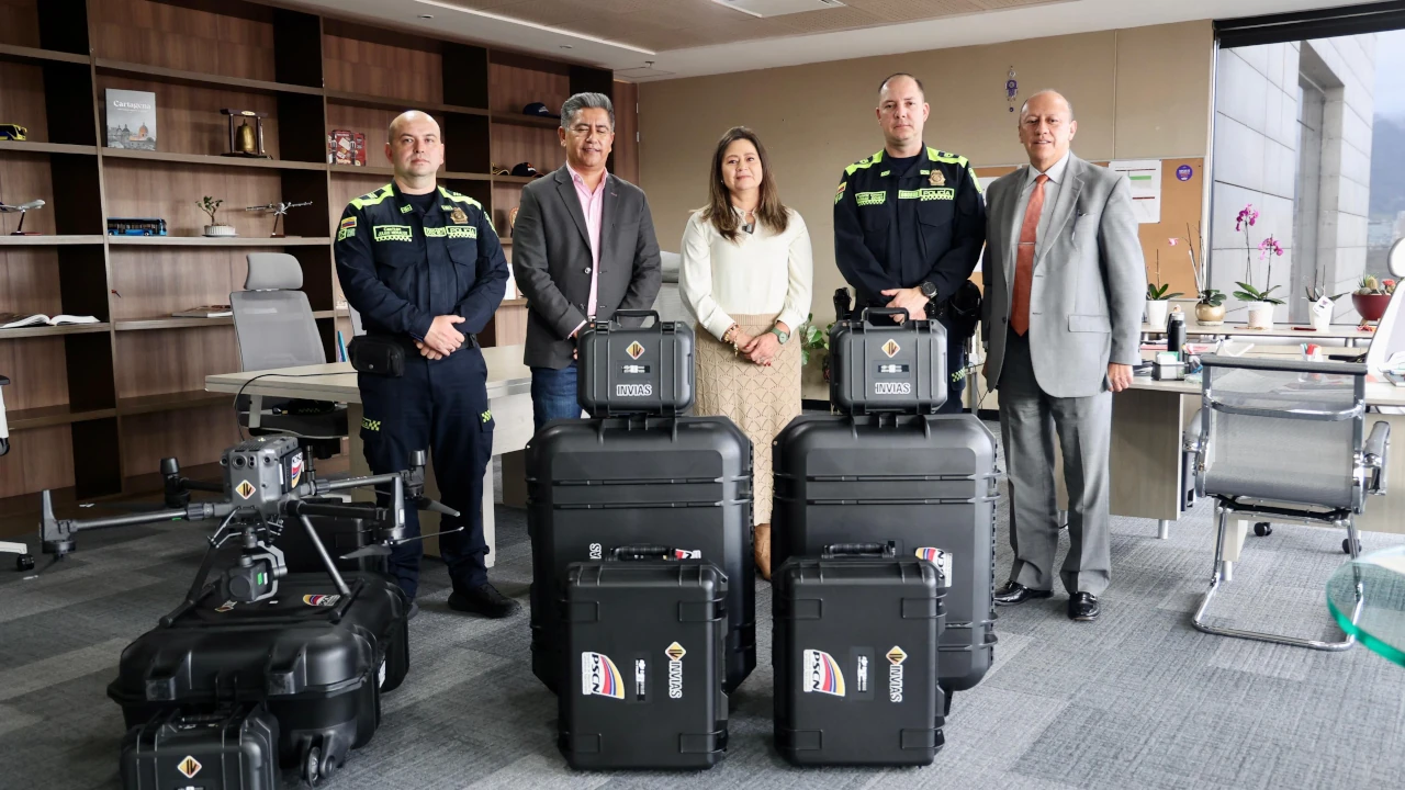 entrega-drones-policia-transito-invias-mintransporte1