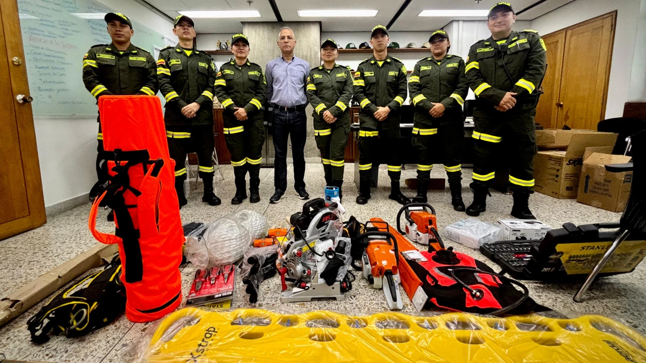 entrega-equipos-atencion-emergencias-polnasar1