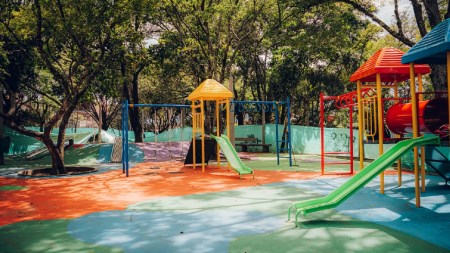entrega-parques-infantiles-renovados-medellin3