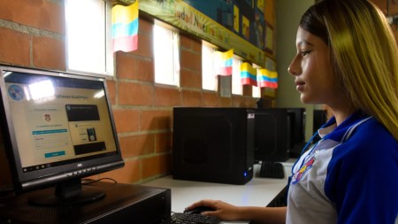 1.000 estudiantes de Medellín se preparan para liderar la Cuarta Revolución Industrial 1.000 estudiantes de Medellín se preparan para liderar la Cuarta Revolución Industrial