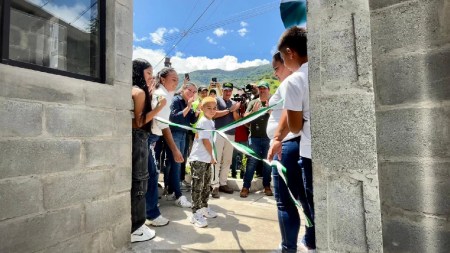 familias-damnificadas-lluvias-dabeiba-reciben-nuevas-viviendas