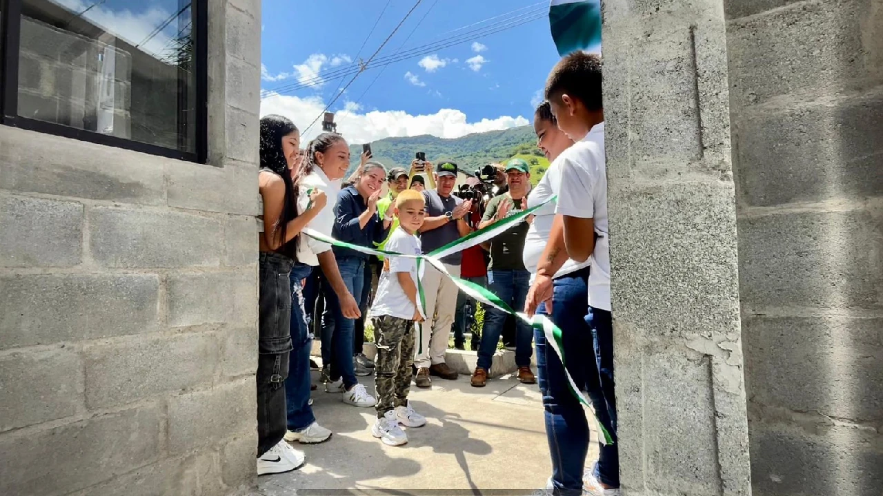 familias-damnificadas-lluvias-dabeiba-reciben-nuevas-viviendas
