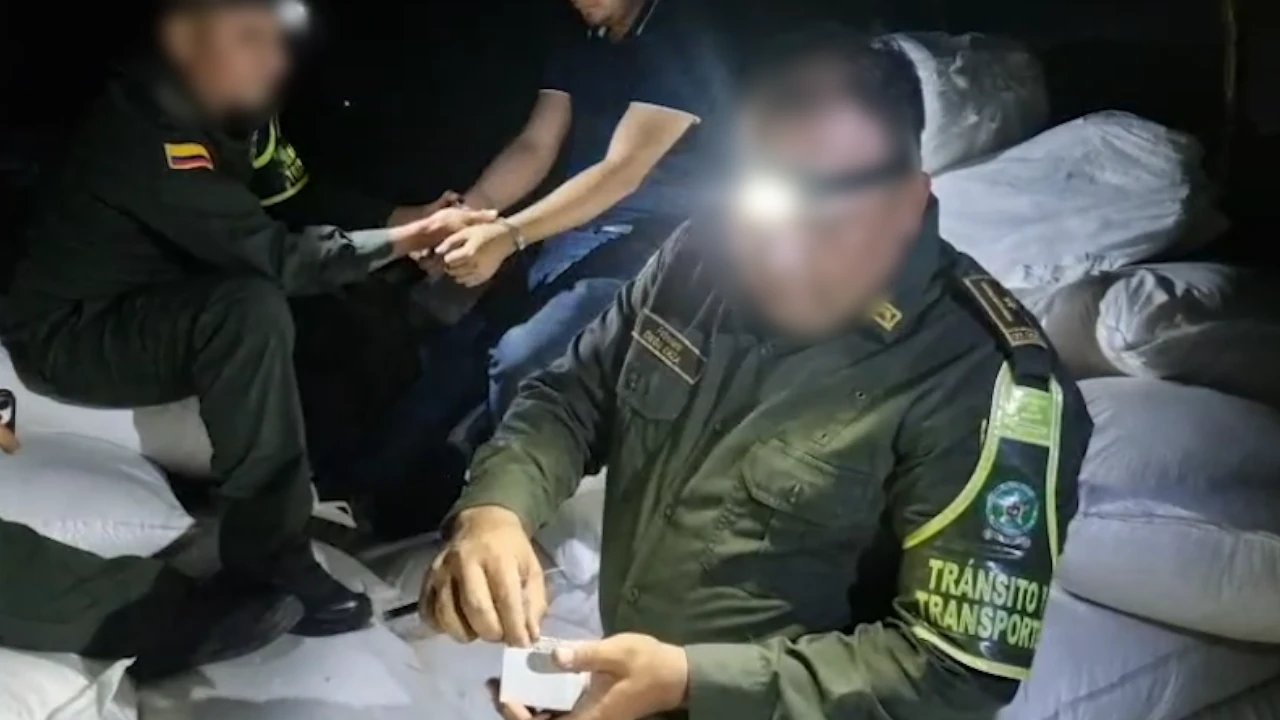 incautan-detonadores-mecha-explosivos-via-antioquia2