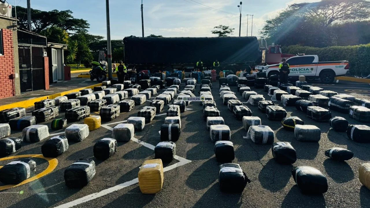 Incautan en el Valle 4.9 toneladas de marihuana que iba entre cebollas, al parecer venía para Medellín 4 incautan-toneladas-droga-valle-cauca-destino-medellin