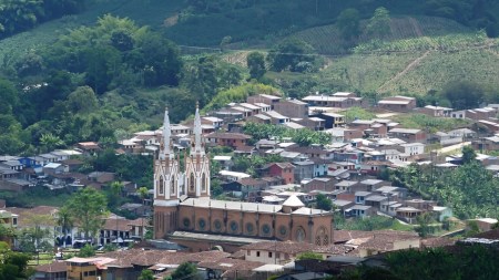 docente fue agredido por estudiante y acudiente en La Estrella
