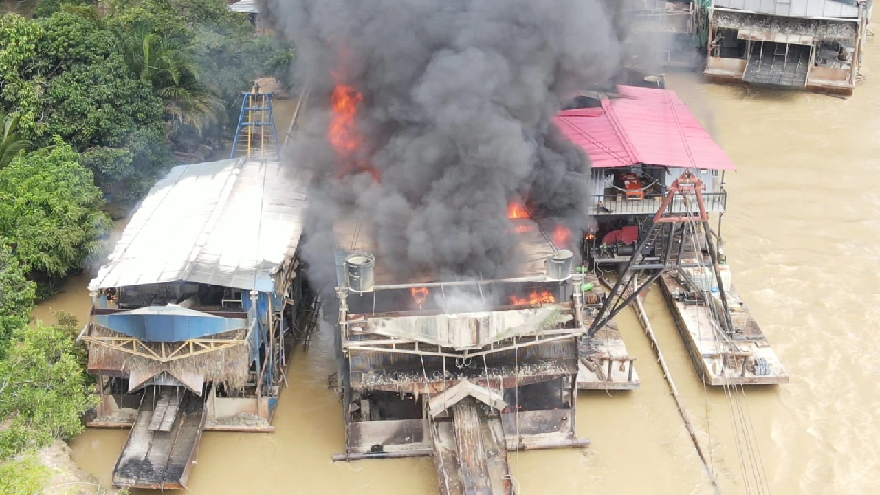 mineria-ilegal-bajo-cauca-antioqueño-destruccion-maquinaria-clangolfo2