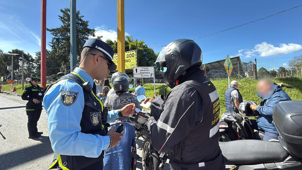 Control al transporte legal: autoridades desplegaron operativo en vías cercanas al Aeropuerto de Rionegro operativo-movilidad-alrededores-aeropuerto-rionegro